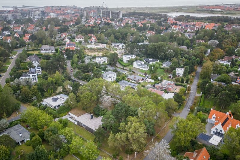 Beschermde modernistische villa op 3146m² gelegen in de Simli-wijk te Nieuwpoort-Bad. foto 32