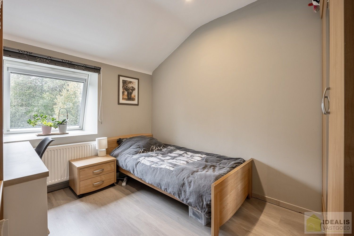 INSTAPKLARE GEZINSWONING MET LICHTRIJKE LEEFRUIMTE, RUIME EN VERZORGDE KEUKEN, BADKAMER EN 3 GOEDE SLAAPKAMERS OP EEN KNAP ZUID-GEORIENTEERDE PERCEEL VAN 2A 32A foto 20