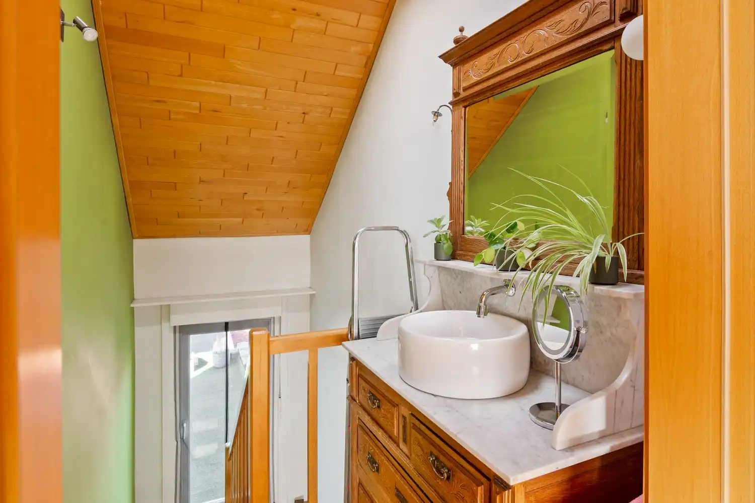 Ruime stadswoning met 4-5 slaapkamers, garage, sauna en buitenruimte! foto 23