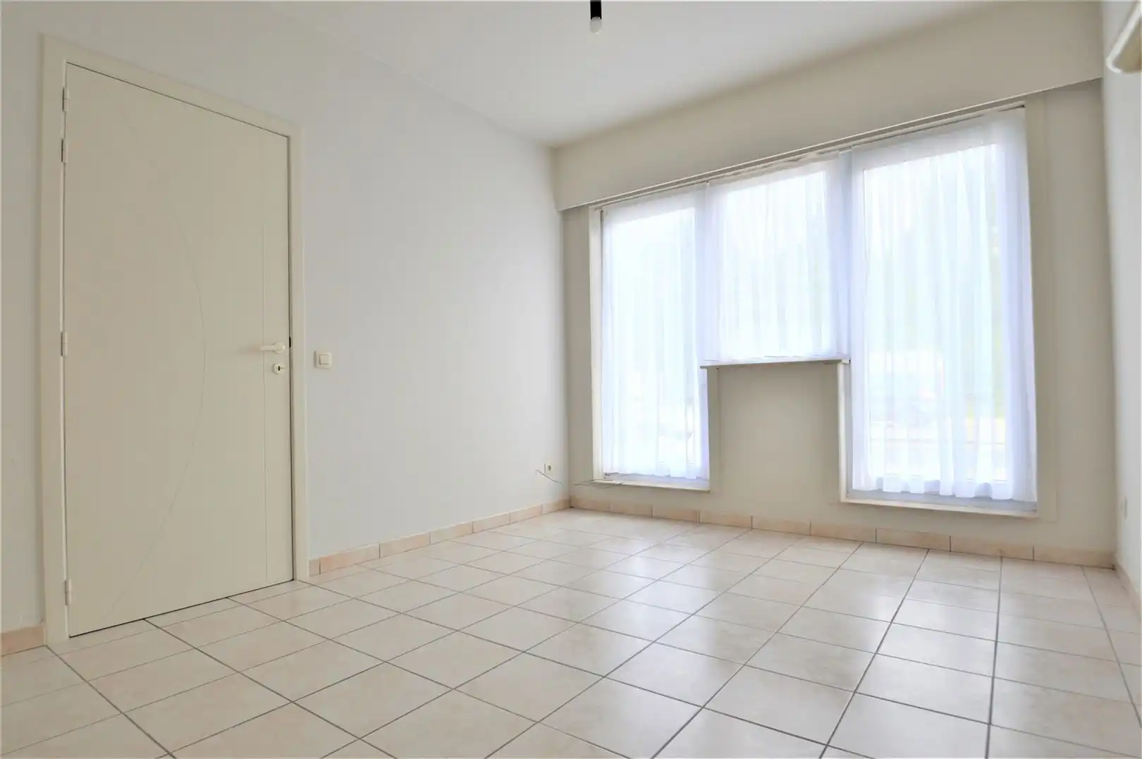 Volledig gerenoveerd gelijkvloers appartement foto 13