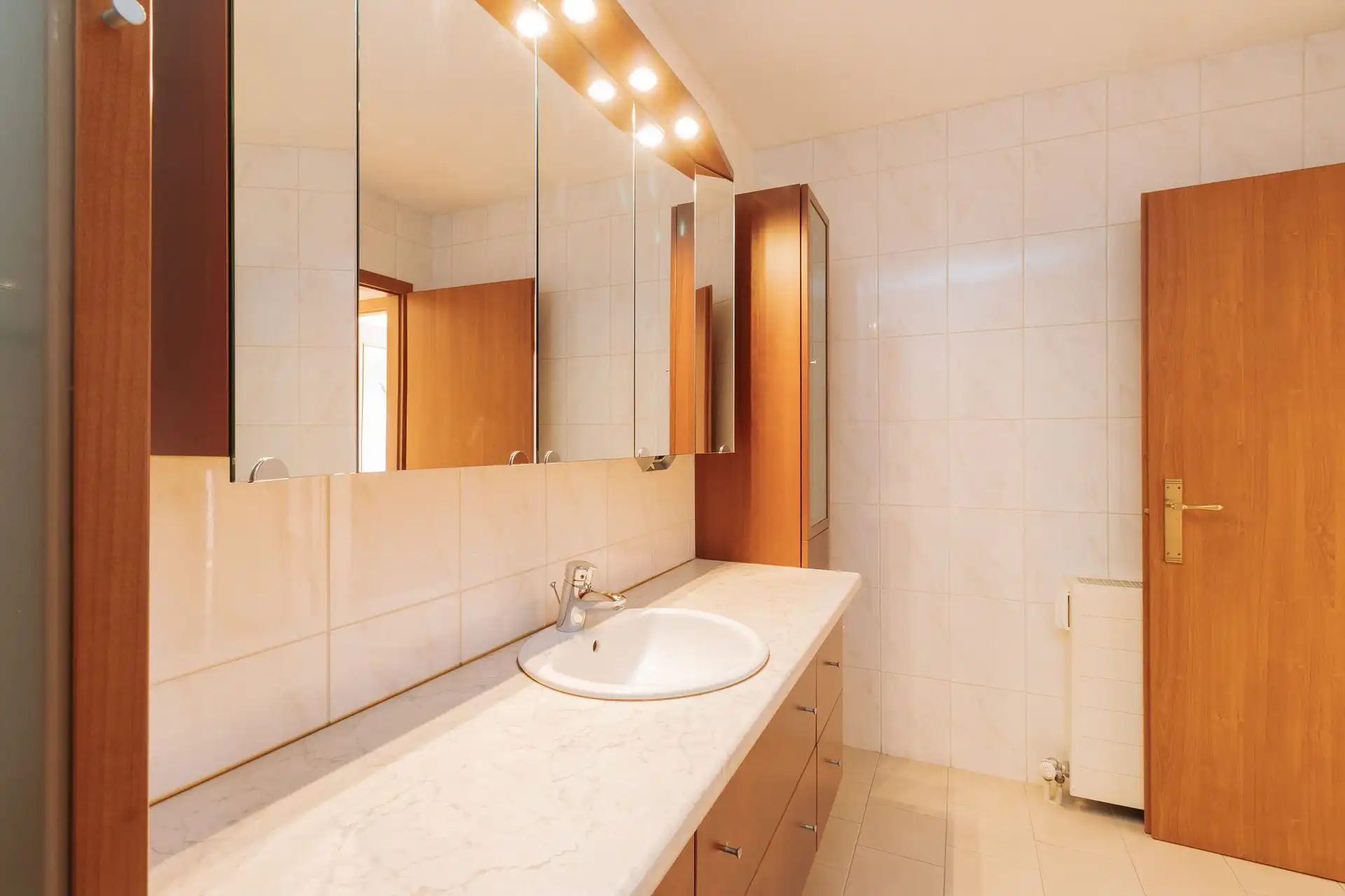 Twee slaapkamer appartement met inpandse autostaanplaats foto 10