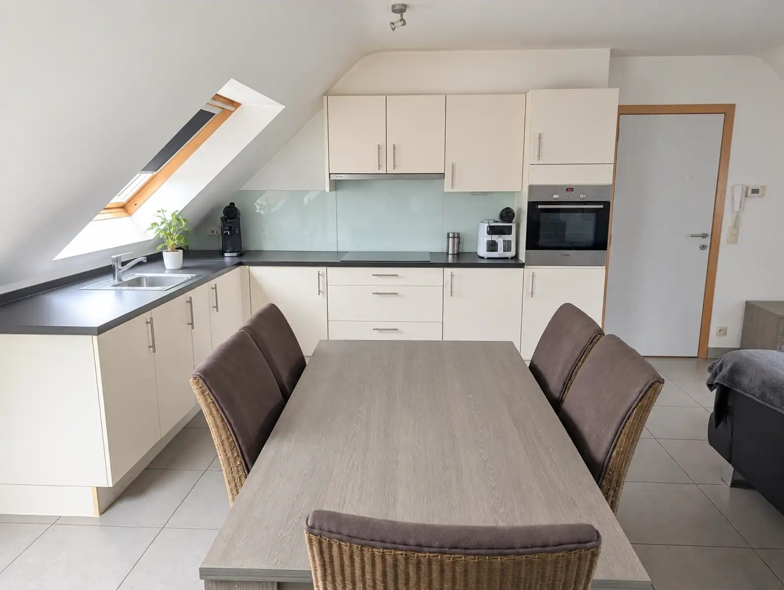 Ruim 2-slaapkamer app met staanplaats  foto 2