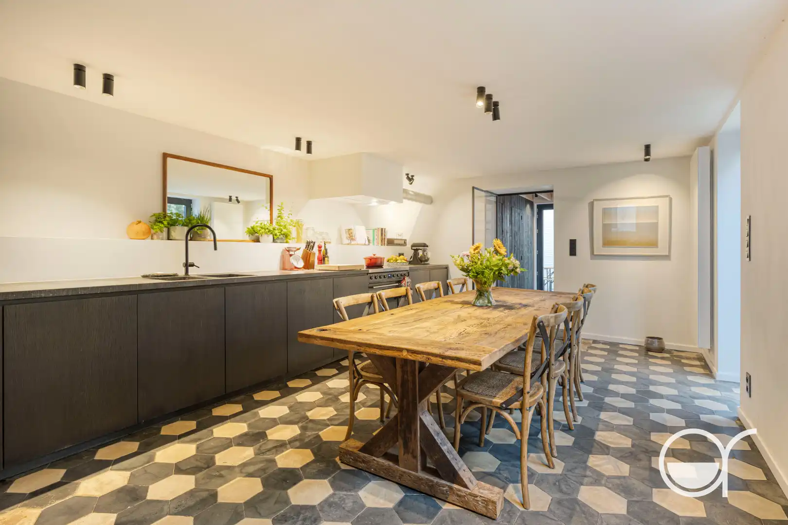 Karaktervolle, volledig gerenoveerde woning met oog voor detail en kwaliteit foto 6