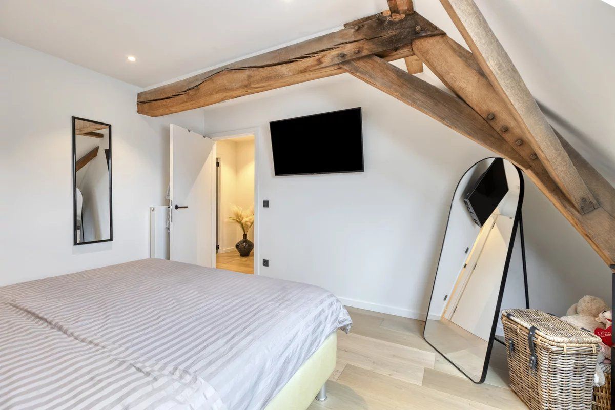 Zeer ruim handelspand met tuin en exclusief triplex  appartement met privé-lift en 2 slaapkamers, garage en staanplaats. foto 22