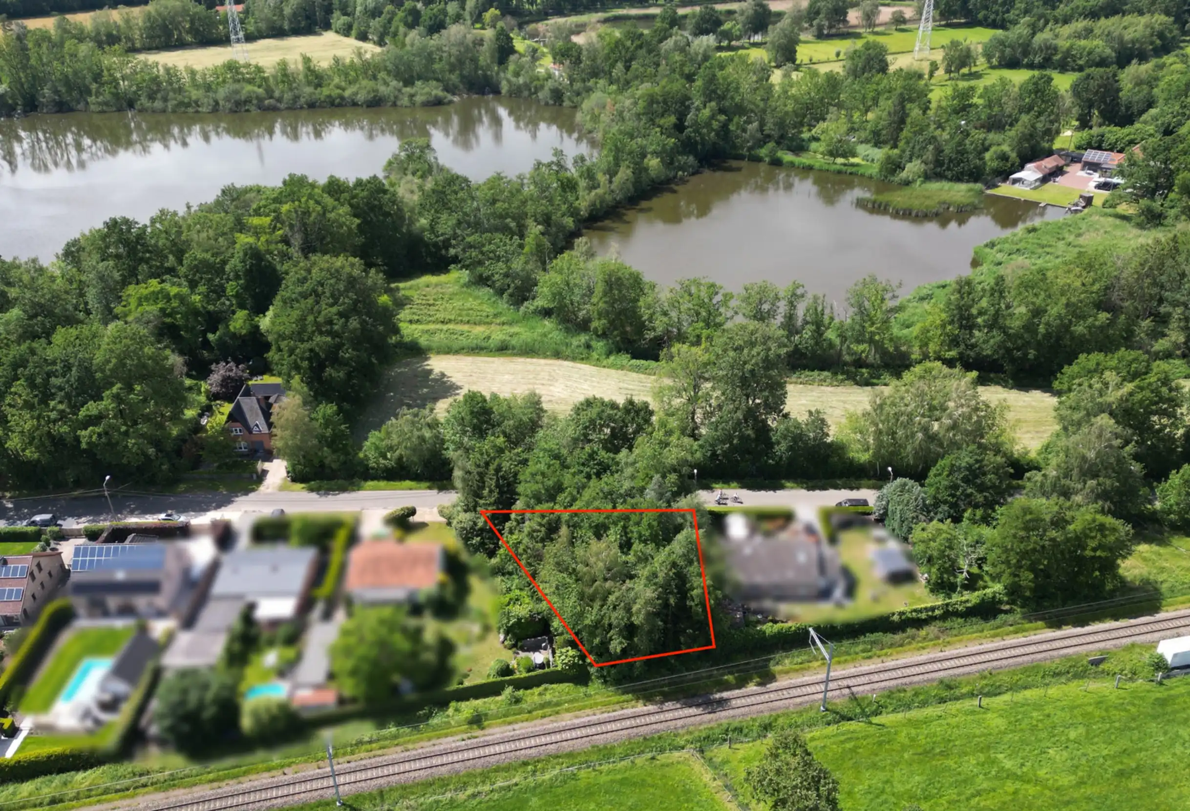 Bouwgrond in groene omgeving foto 3