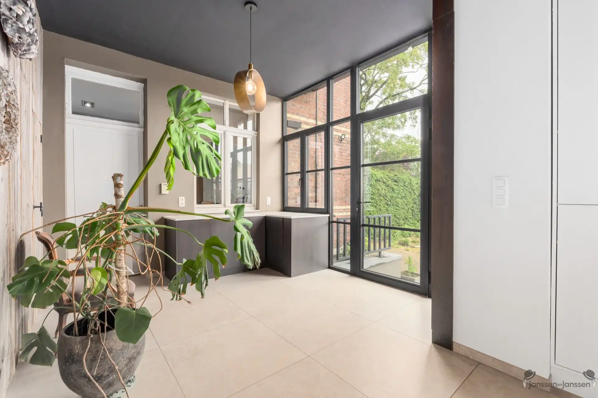 Karaktervolle interbellumvilla met hedendaags comfort nabij het hart van Genk foto 9