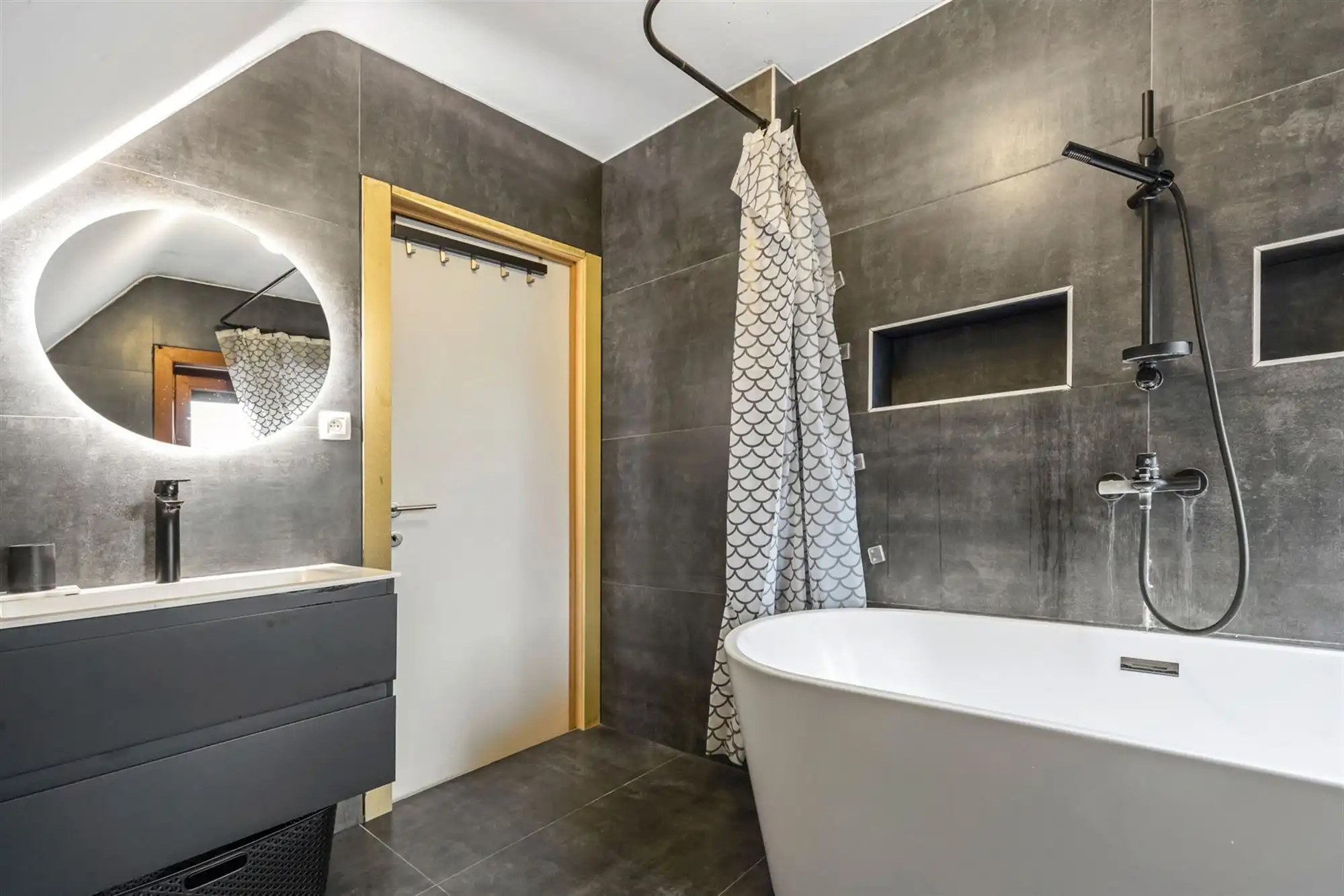 OP TE FRISSEN WONING MET 3 SLAAPKAMERS OP EEN RUIM PERCEEL VAN 10A57CA TE BEVERLO foto 13