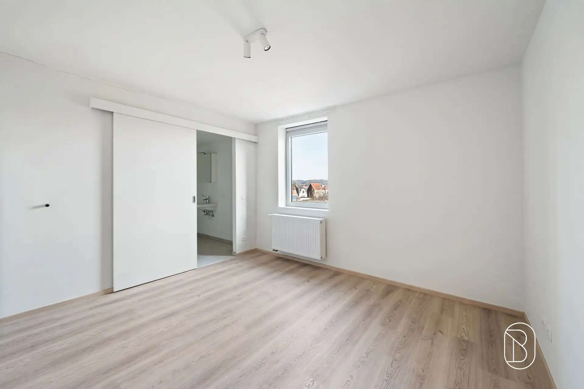 Topgelegen in het centrum: kwalitatief appartement met zicht foto 6