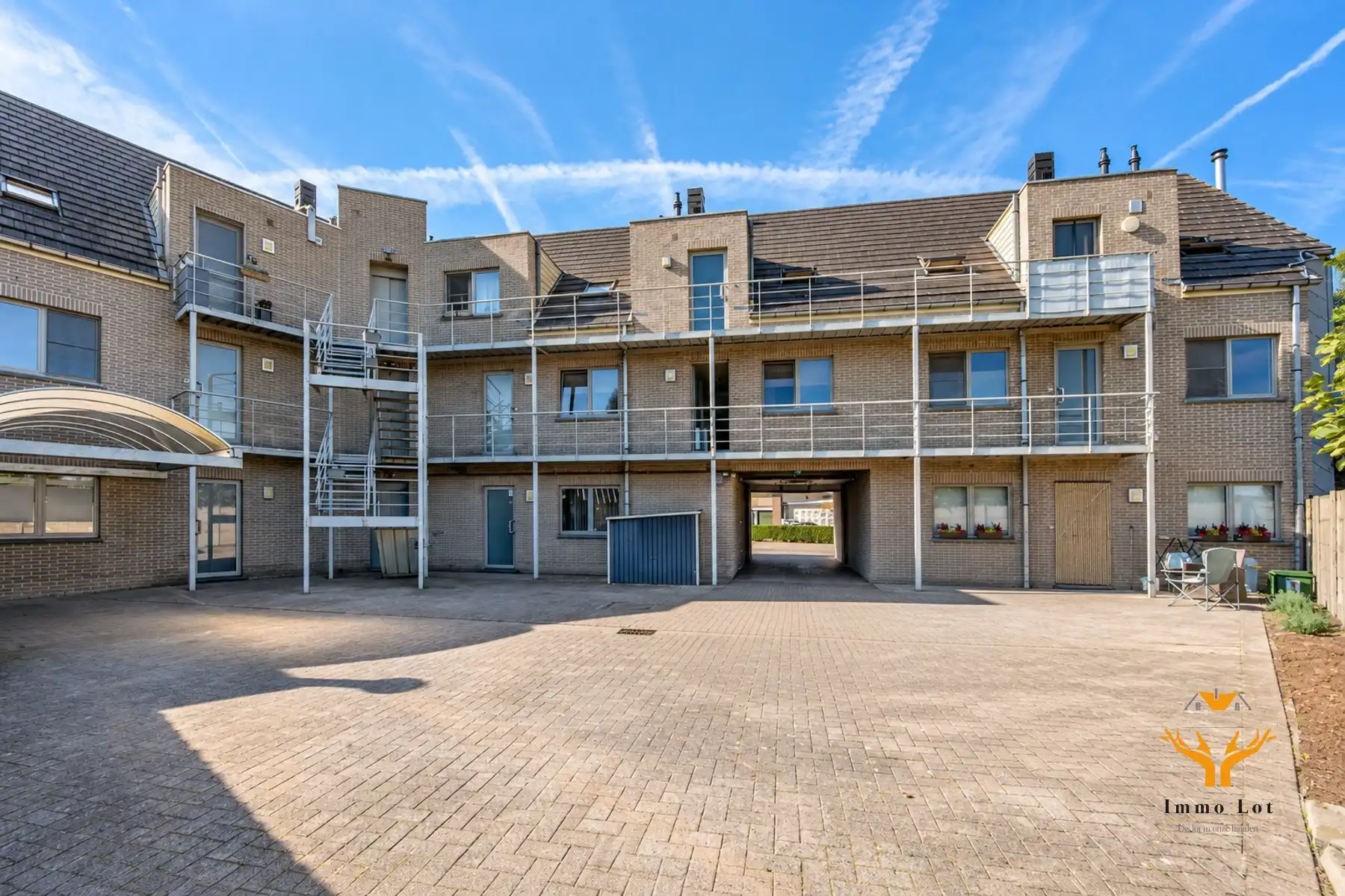 Instapklaar appartement met twee slaapkamers en terras foto 11