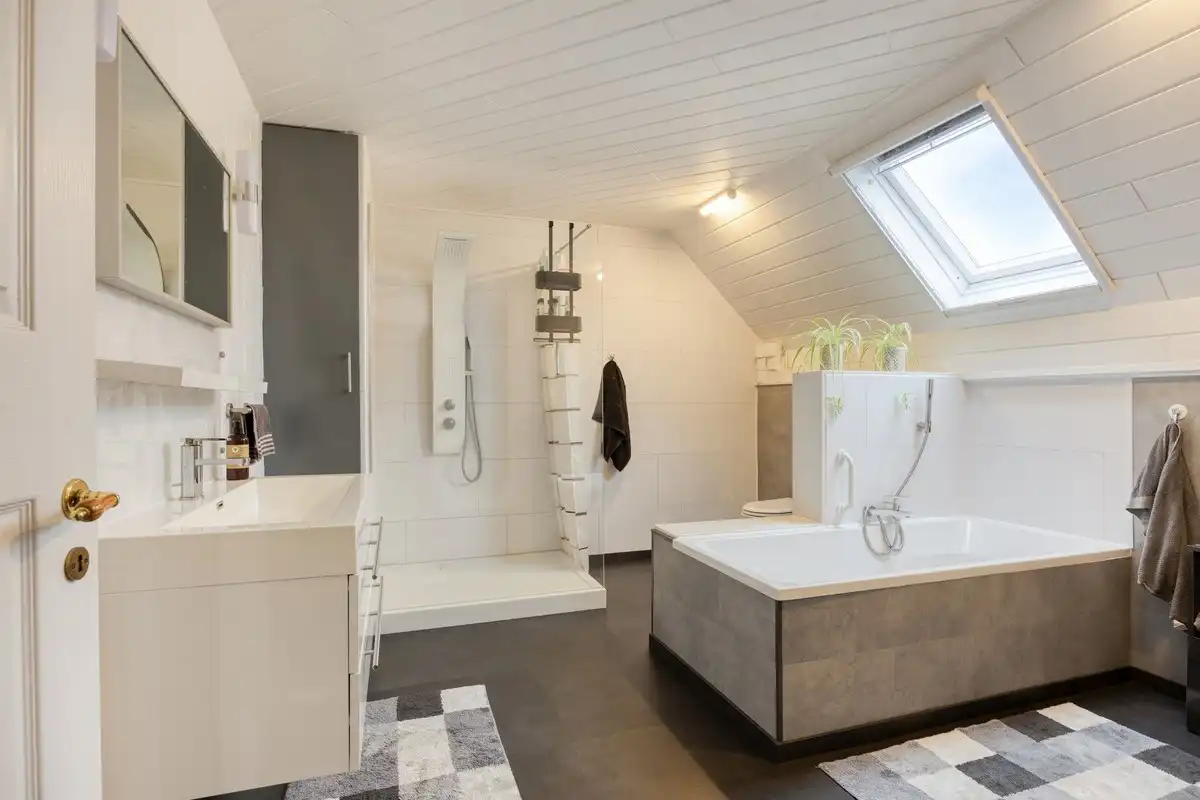 Gezellige, instapklare woning met 4 slaapkamers en prachtige tuin te koop in Mopertingen, Bilzen-Hoeselt foto 23