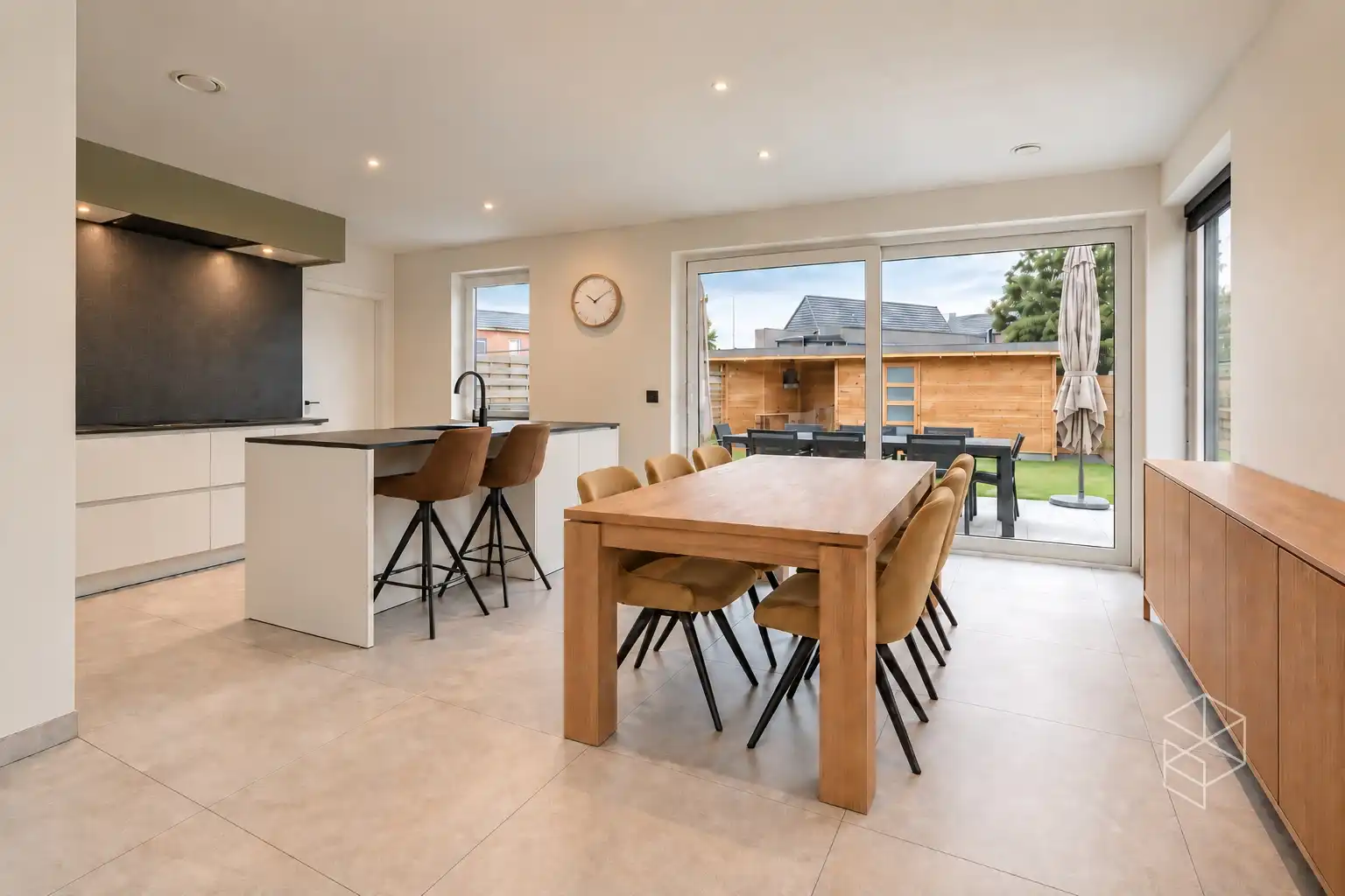 Recente (bj. 2023) royale woning met 4 SLPK (5 mogelijk) en grote tuin (EPC A) foto 3