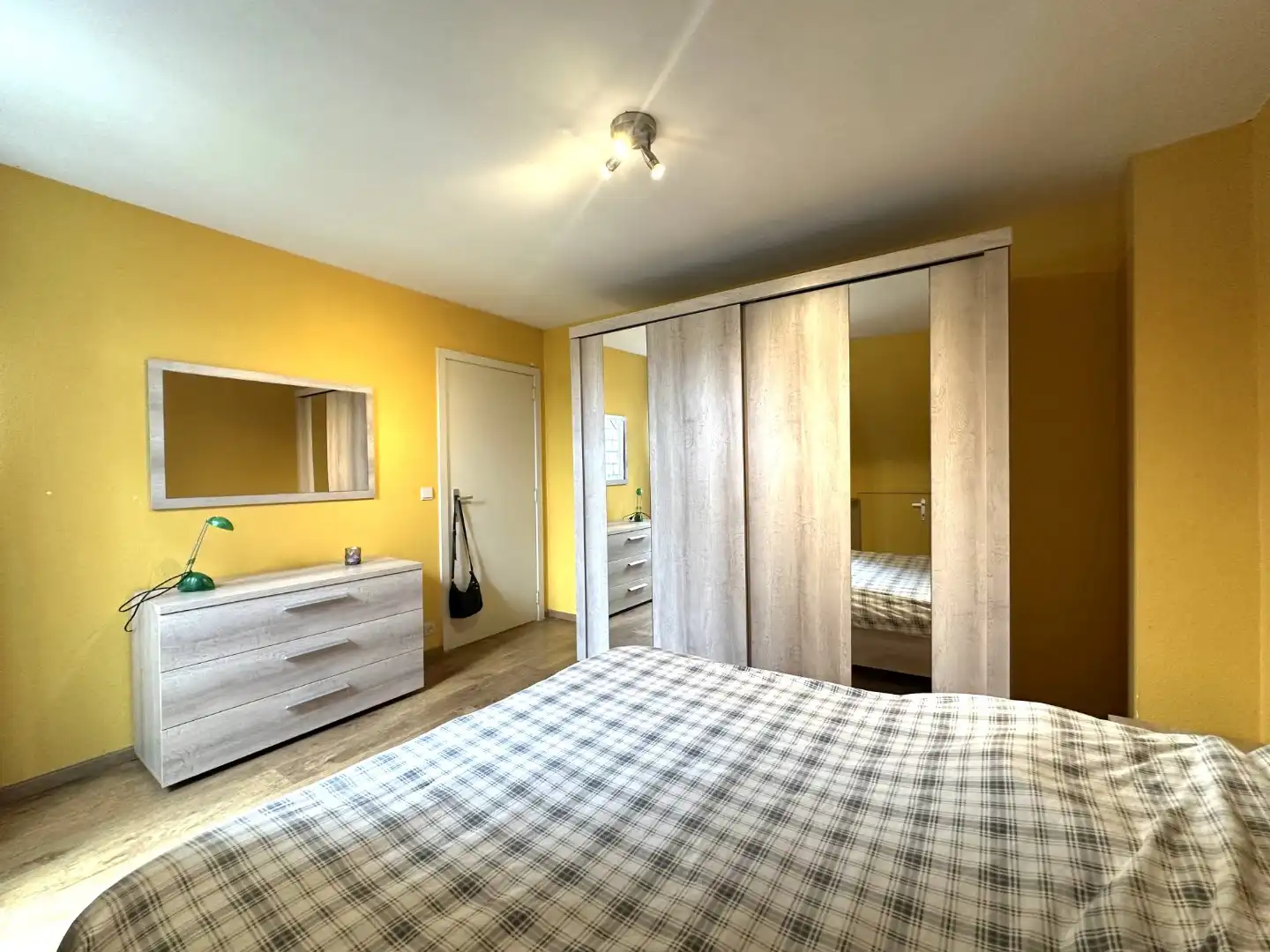 Duplex appartement in het centrum van Sint-Michiels foto 8