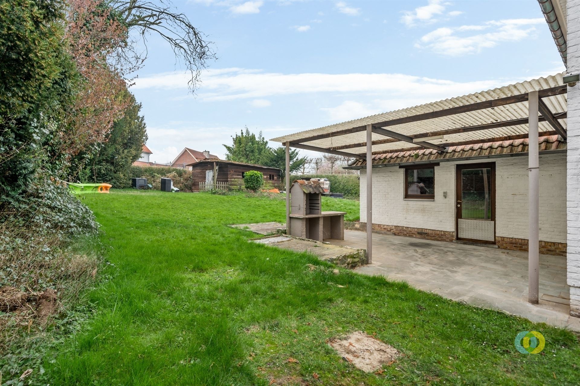 Vrijstaande woning met ruime tuin foto 3