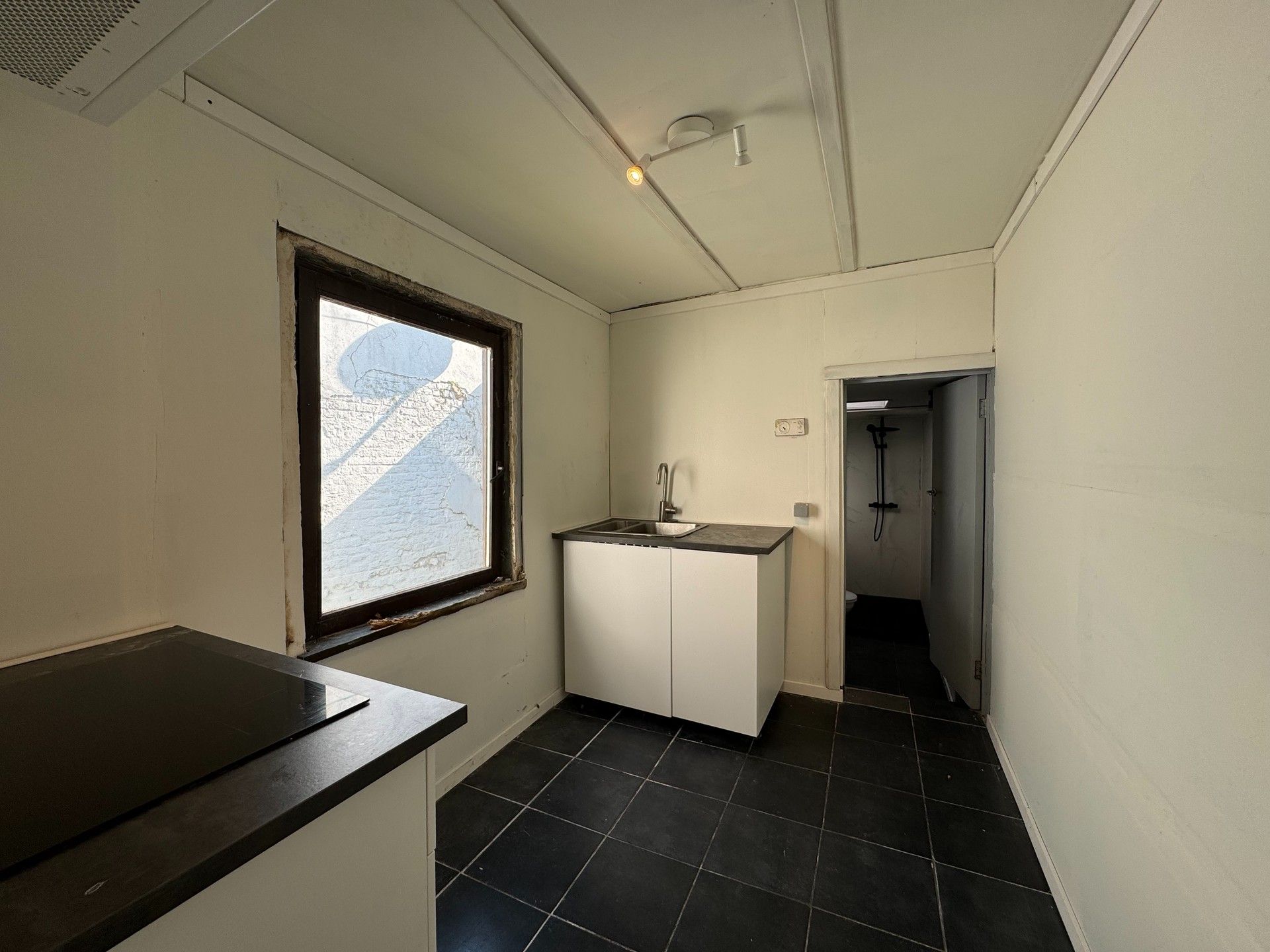 OPBRENGSTEIGENDOM MET 4 KAMERS EN 1 STUDIO foto 6