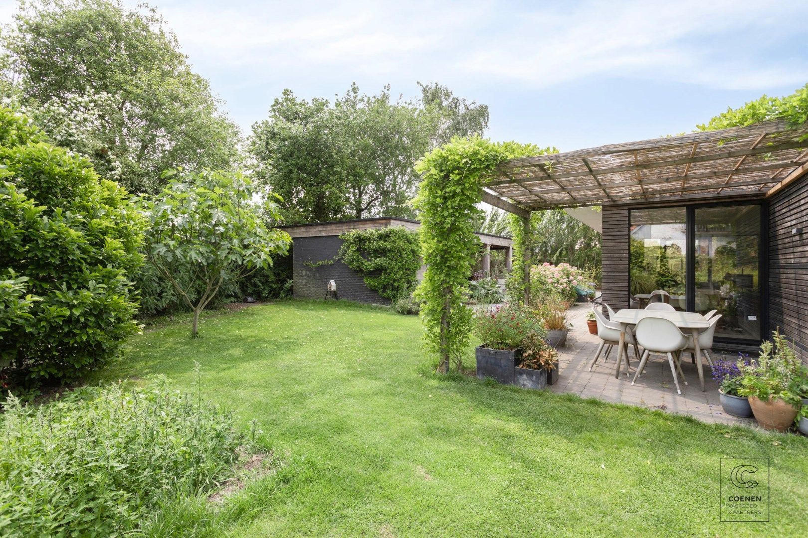 Prachtig, instapklare laagbouwwoning met 4 slaapkamer op een perceel van 995 m²! foto 18