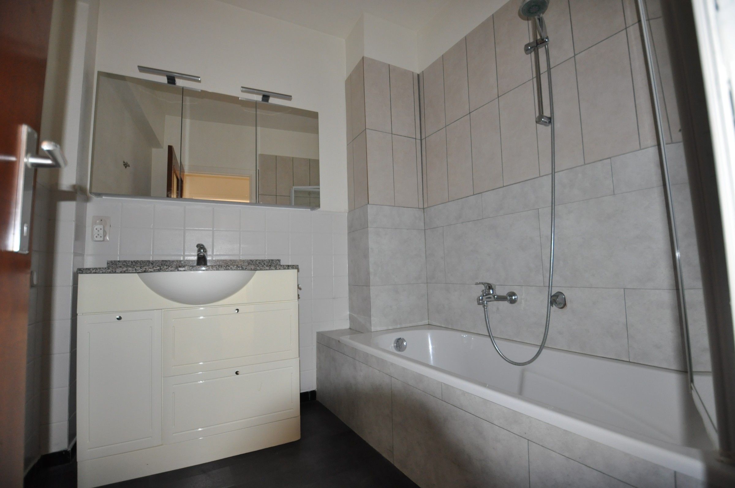 Ruim  2-slaapkamer appartement ! foto 8