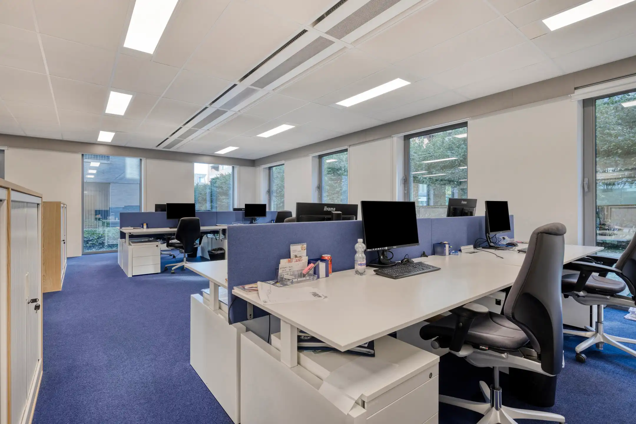 THE ULTIMATE : Moderne kantoorruimte van 1.116 m²  Berchem foto {{pictureIndex}}