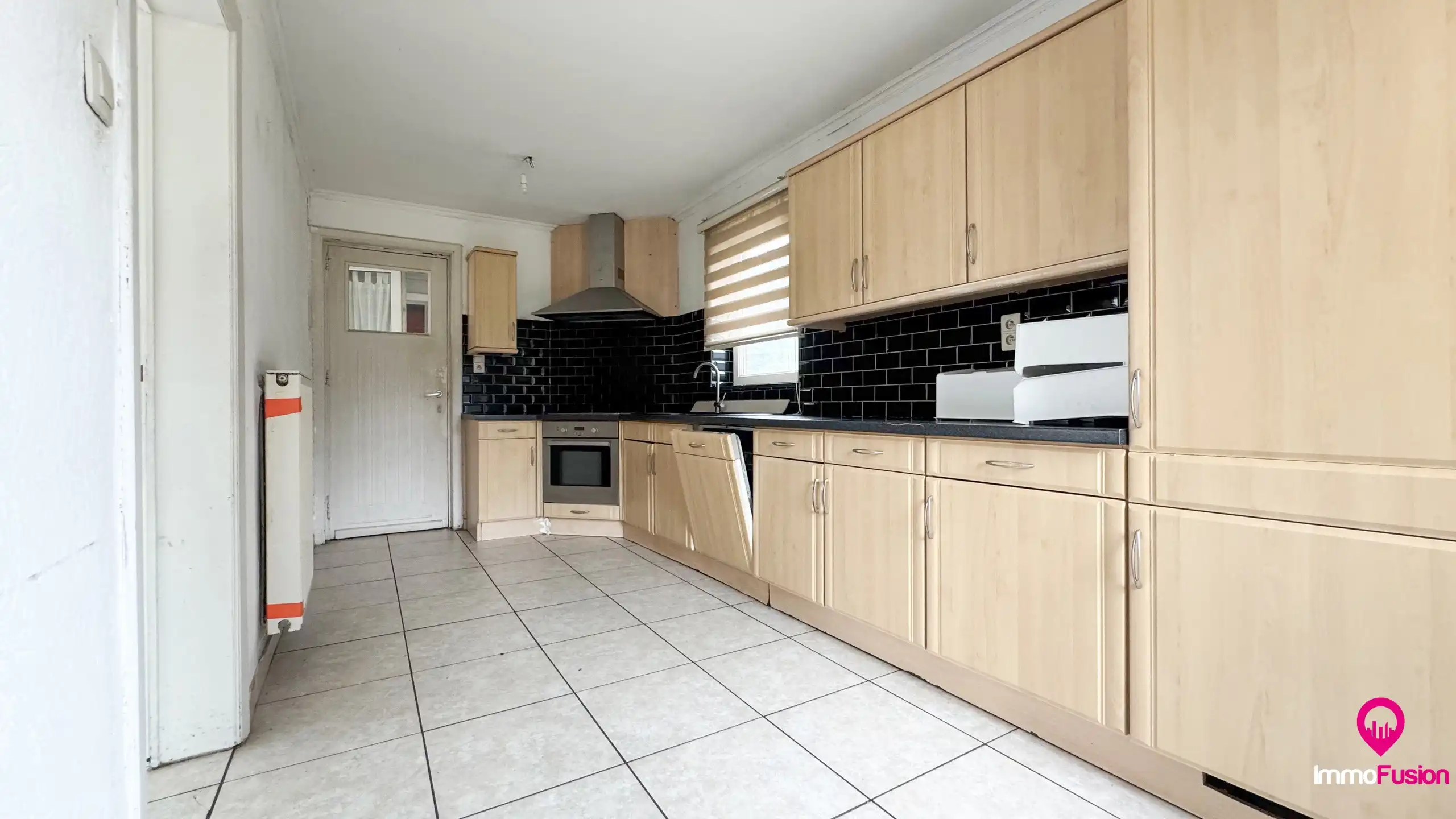 Te renoveren woning op groot perceel te Heusden-Zolder! foto 8