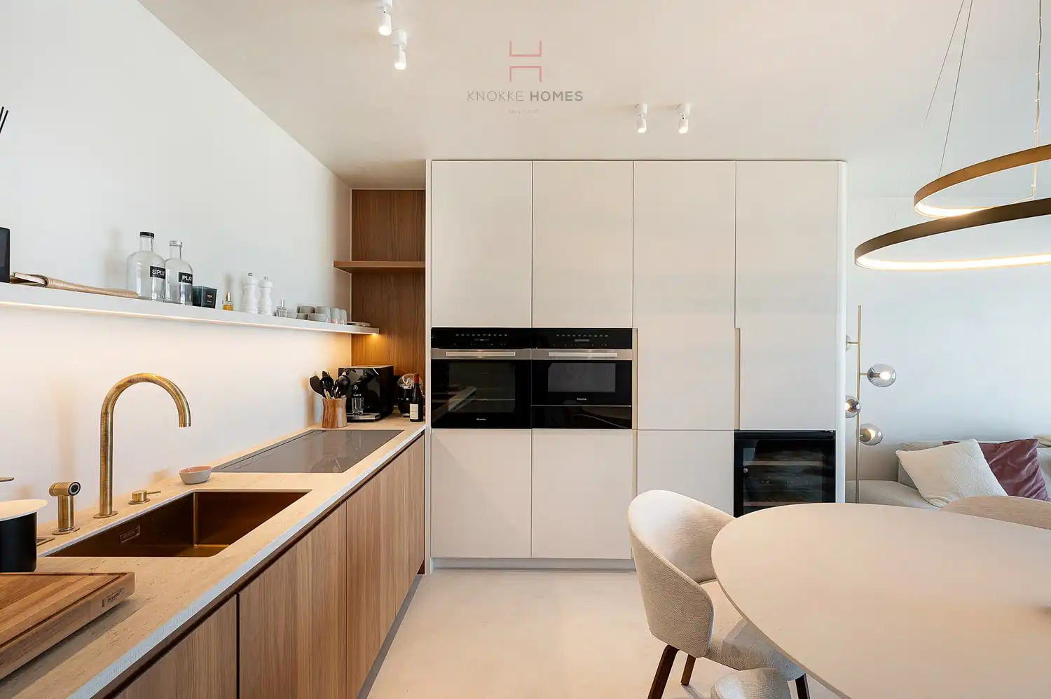 Stijlvol gerenoveerd appartement op het Rubensplein met een prachtig frontaal zicht op zee foto 14