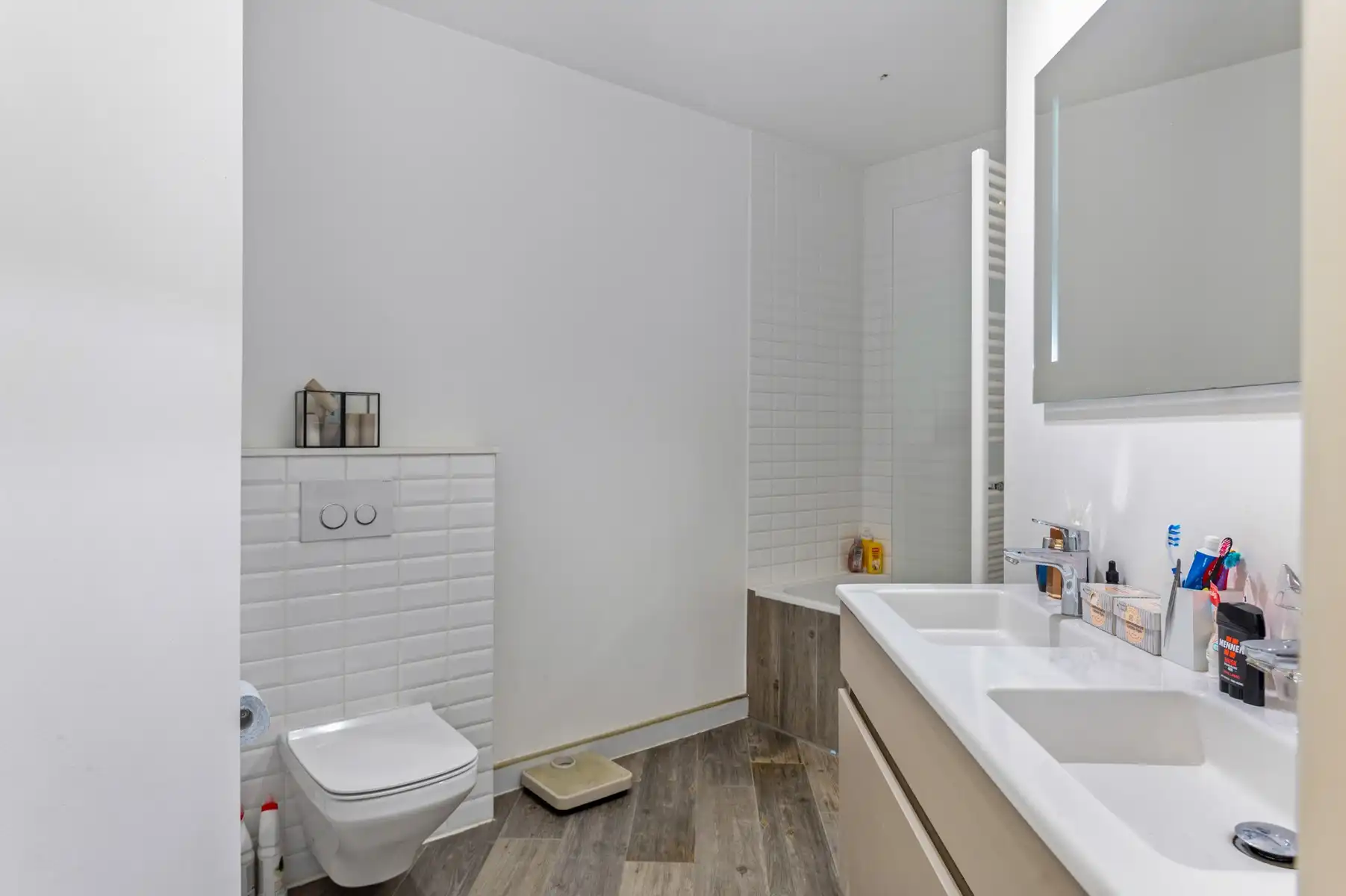Gezellig en lichtrijk hoekappartement met 2 slaapkamers, 2 terrassen, autostaanplaats en kelder in hartje ’s-Gravenwezel foto 10