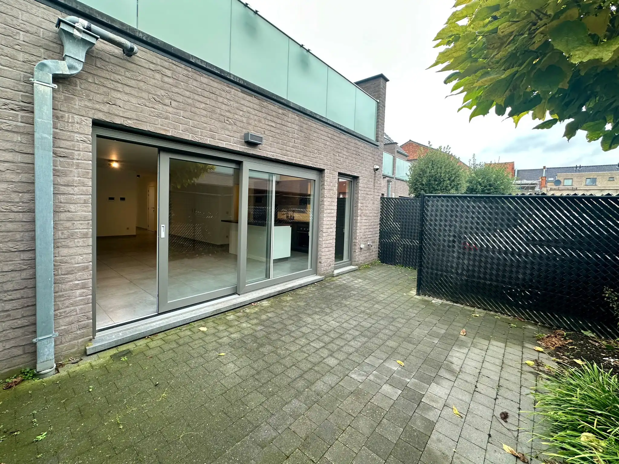 Gelijkvloers appartement met 2 slaapkamers, ruim terras en privé staanplaats foto 15