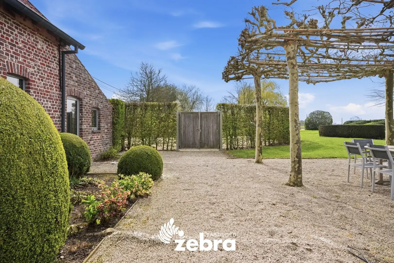 Ruime villa op een prachtig perceel van 11.110m² in groene omgeving! foto 8