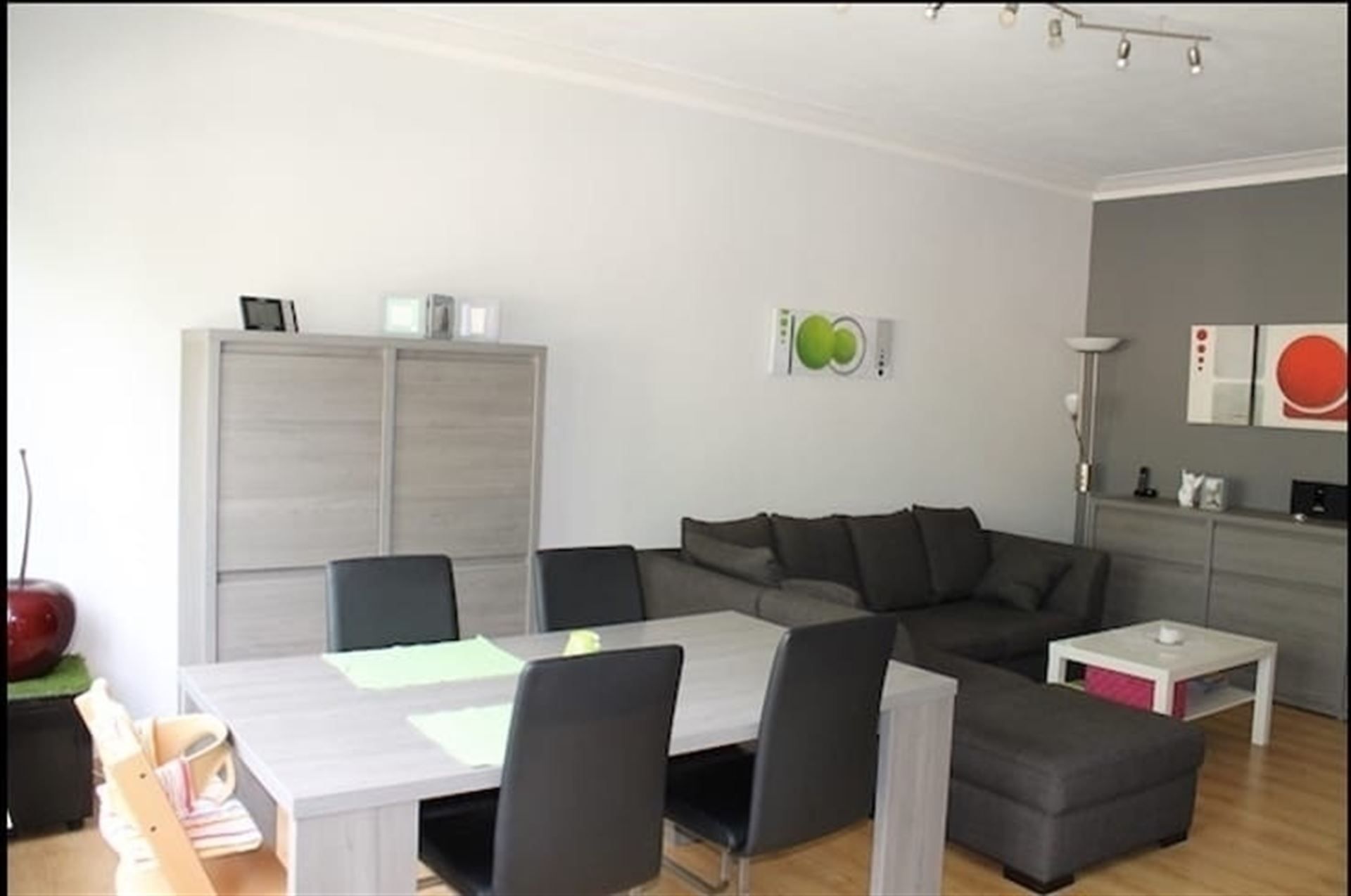 Appartement foto {{pictureIndex}}