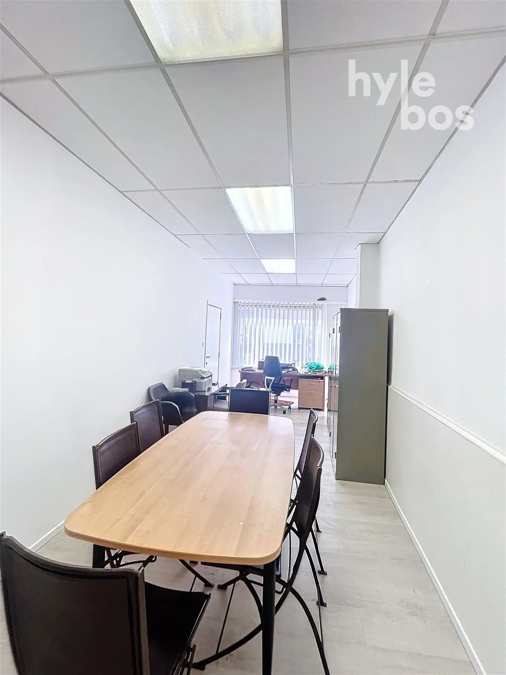 Gelijkvloers bureelruimte met kitchenette en toilet foto 4