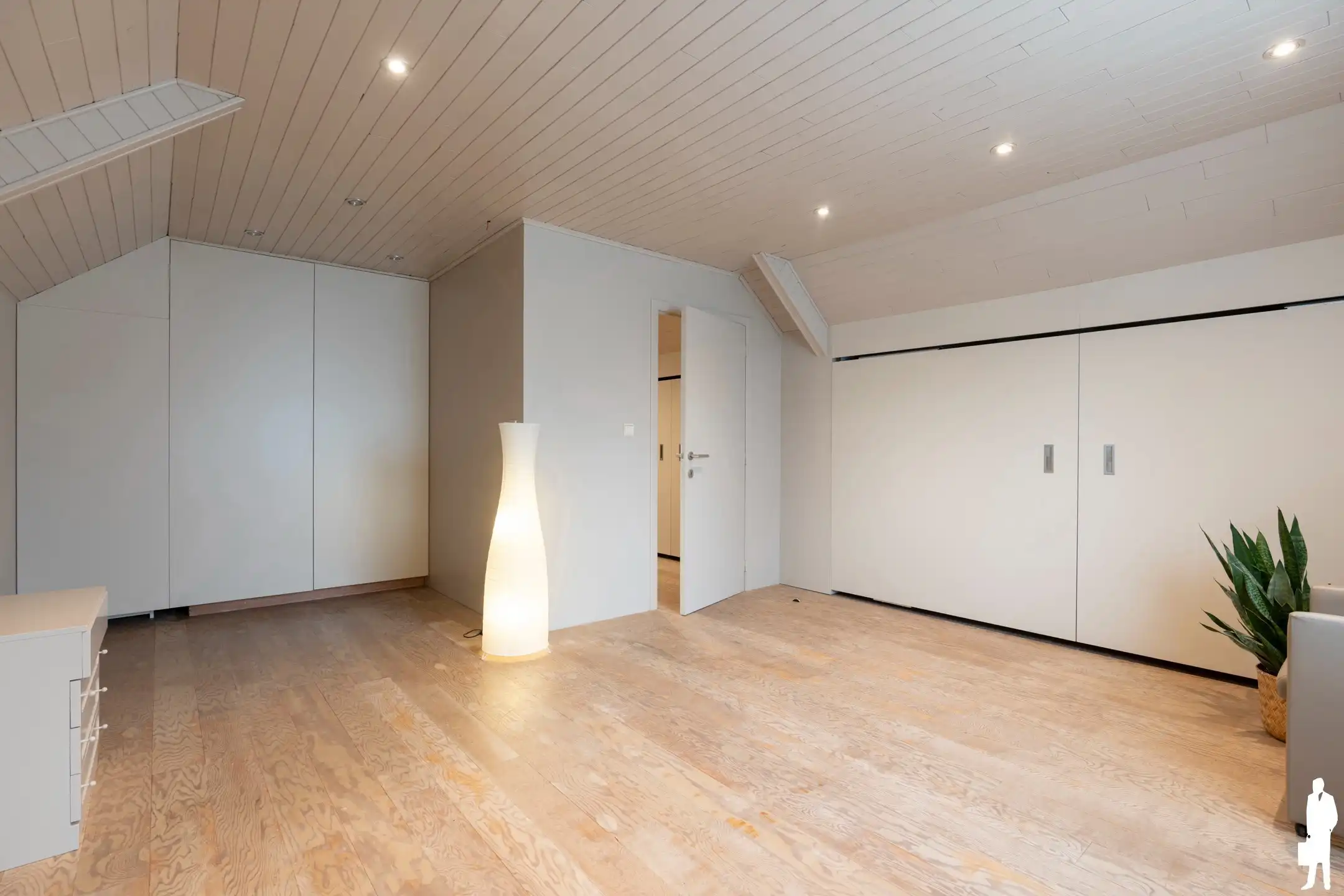 Ruime woning met 5 slpk. op ca. 16 are; uniek, groen gelegen foto 12