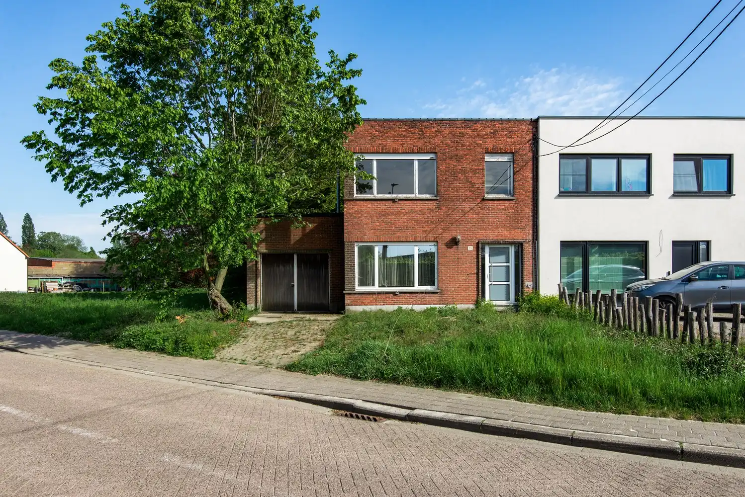 Te renoveren woning met karakter op toplocatie in Borsbeek. foto 2