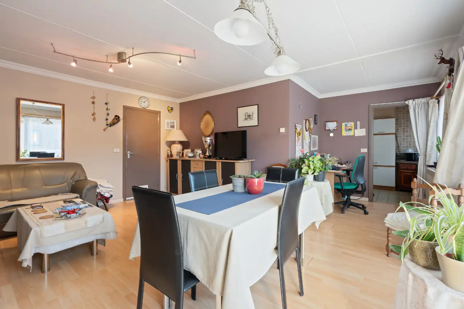 Ruim appartement met 3 slaapkamers, terras en garage in centrum Overmere foto 2