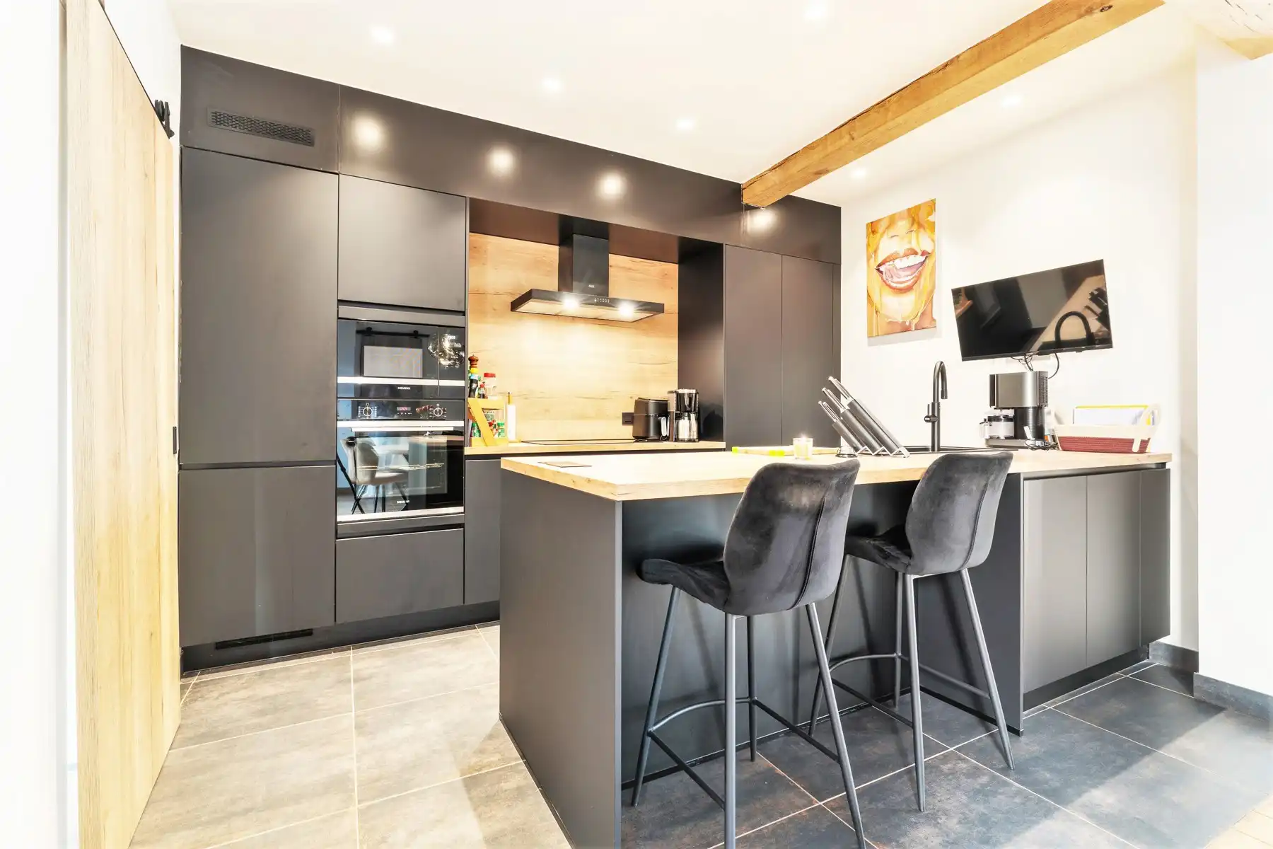 Charmante gerenoveerde woning met 3 slpk en 2 garages  foto 2