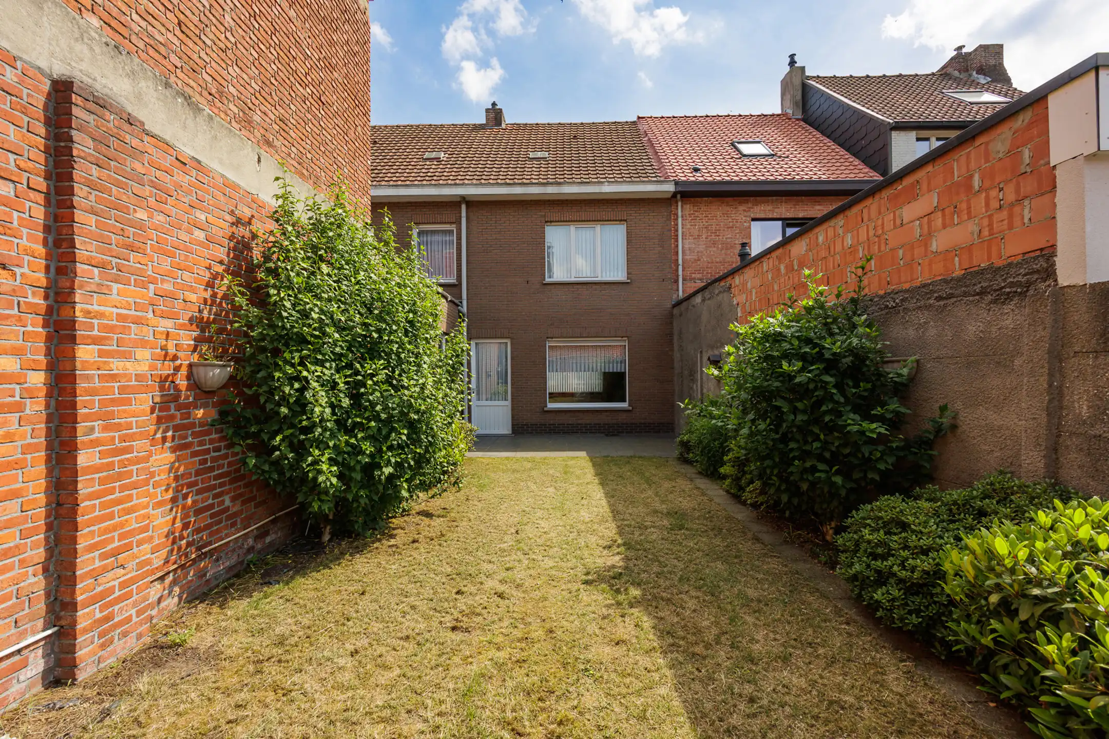 Te renoveren 3slpk-woning met 2 garages & tuin nabij centrum foto 27