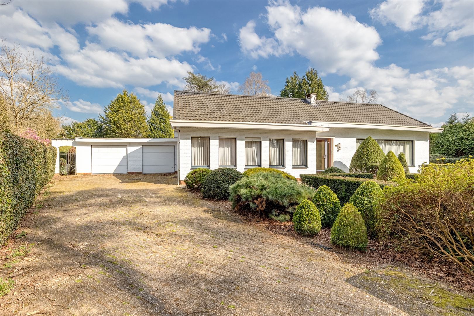 Te renoveren laagbouwvilla met Engelse tuin foto 28
