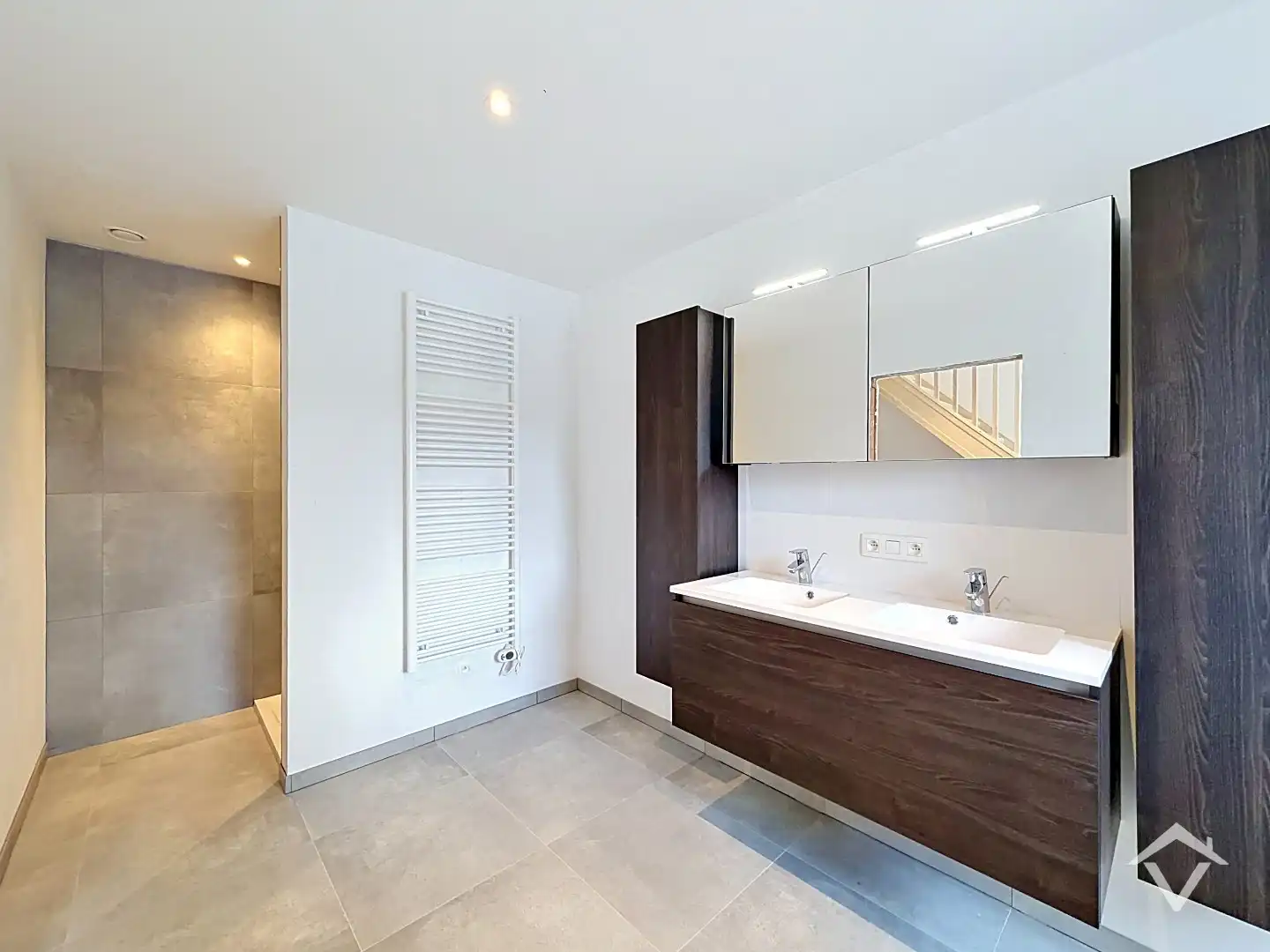 Centraal gelegen nieuwbouwwoning met 3 slaapkamers, tuin en overdekte autostaanplaats foto 16
