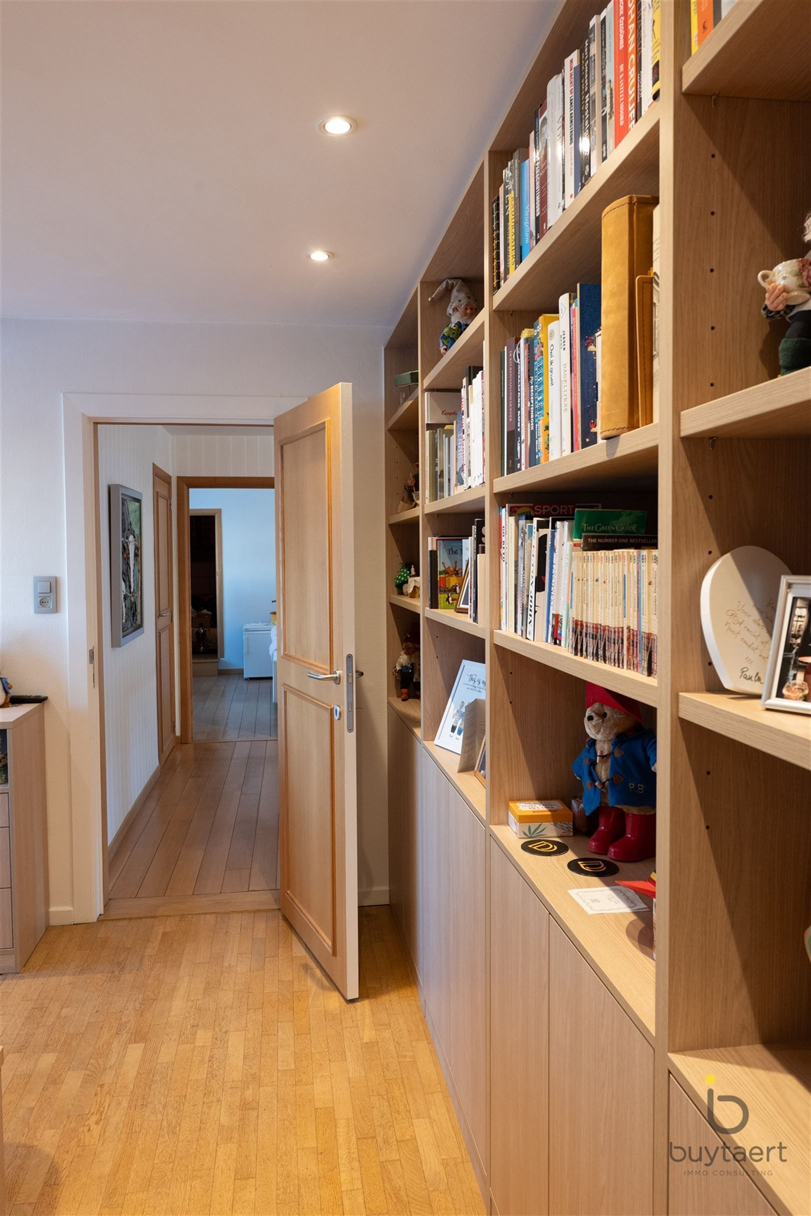 Villa met praktijk of  kangoeroewoning en Zuid - West tuin. foto 28