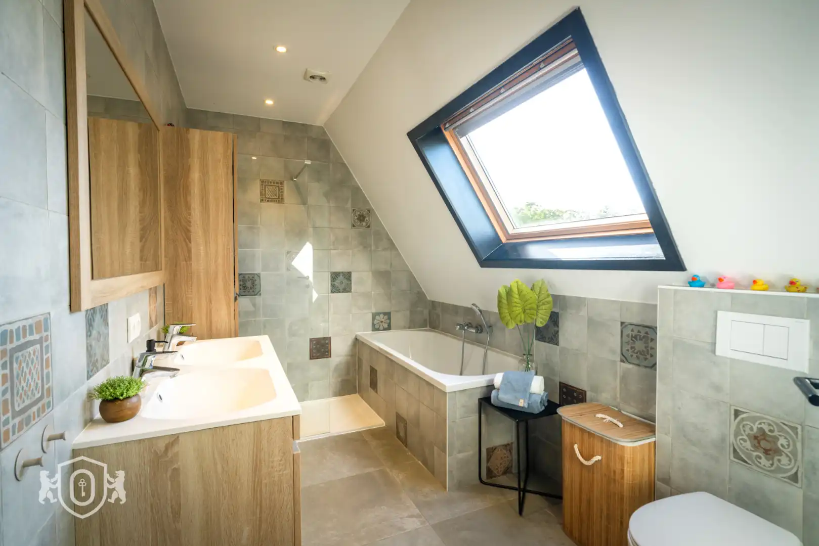 Vrijstaande 3-slpkr woning met tuin & bijgebouwen foto 19