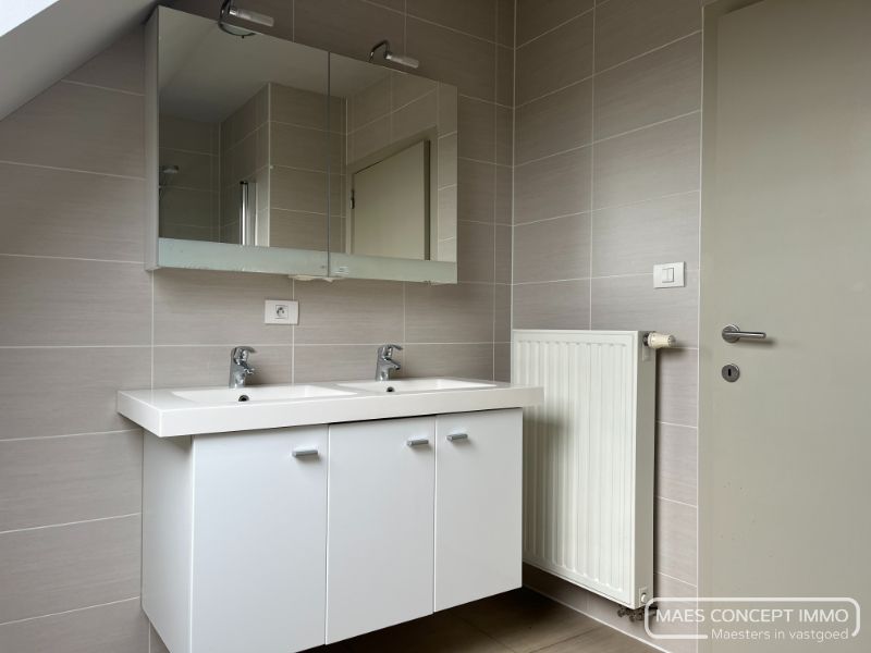 Duplex 2 slaapkamerappartement met balkon in Anzegem te huur foto 11
