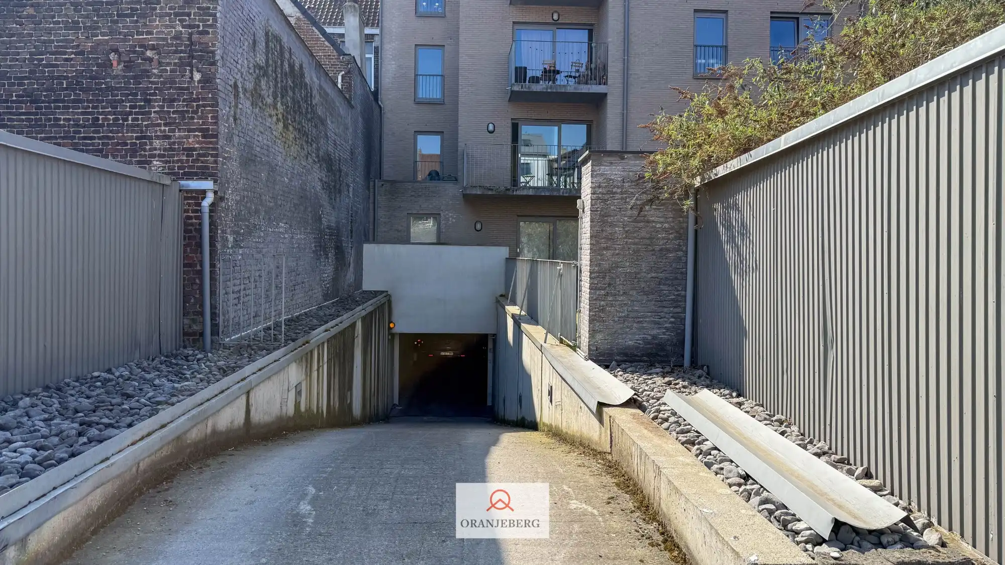 Nieuwbouw autostaanplaats te huur in afgesloten parkeergarage nabij Gent centrum foto 8