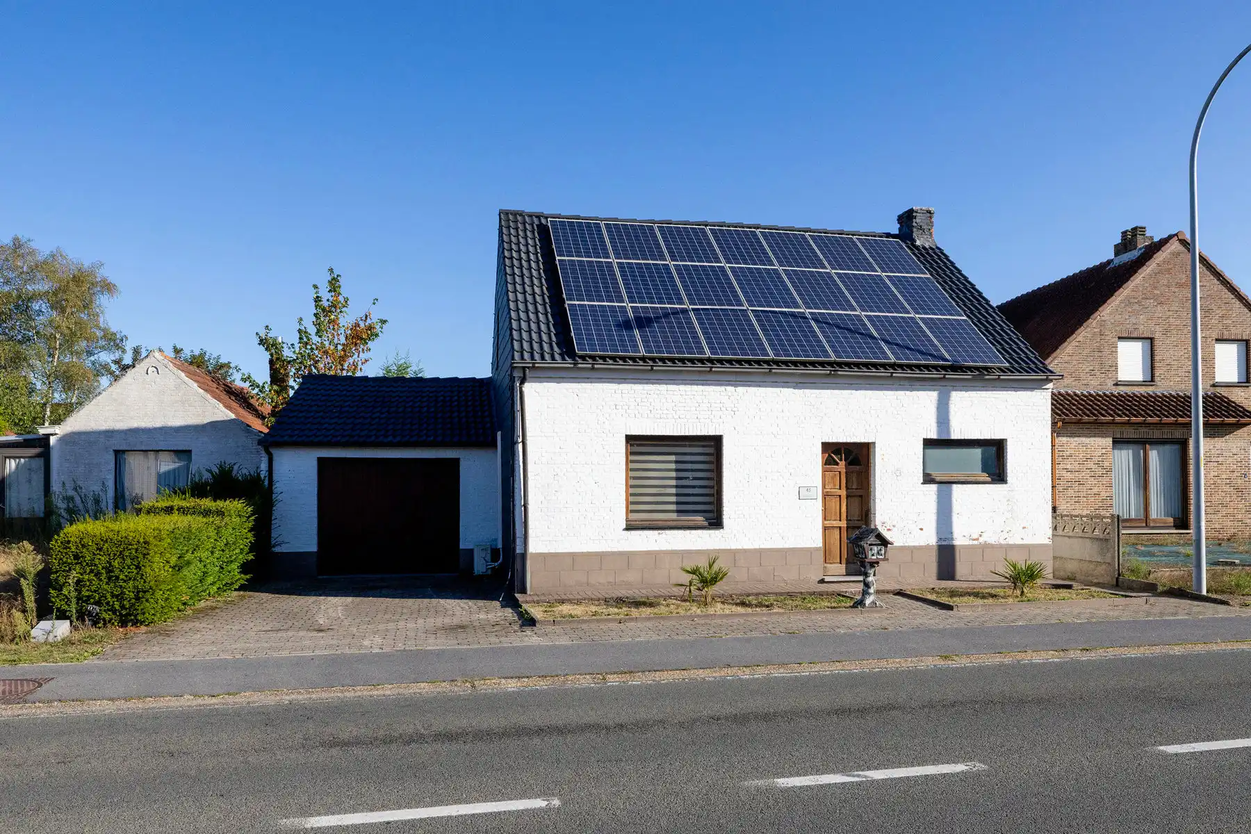 Gezinswoning  voorzien van zonnepanelen op ca. 873 m² grond.  foto 28