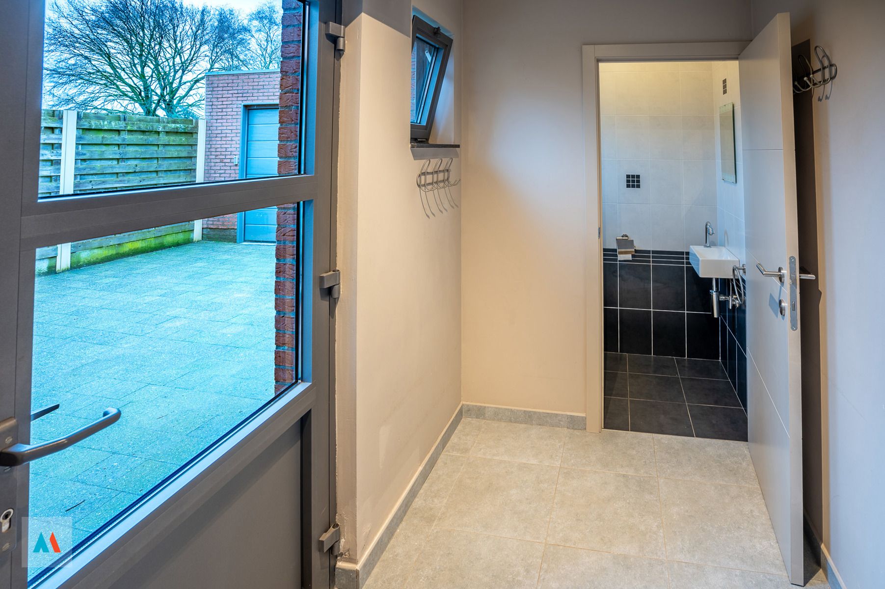 Eéngezinswoning met mooie, aangelegde tuin foto 23