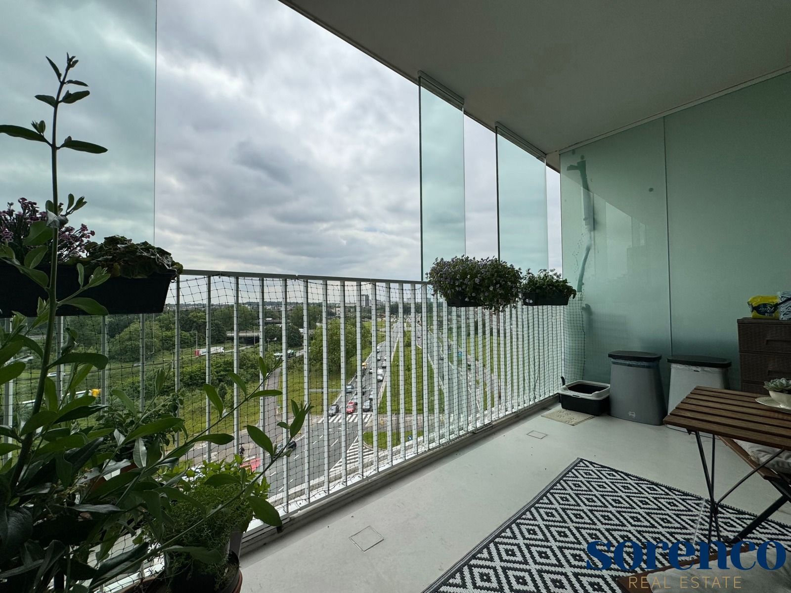 Lumineus 2 slaapkamer app. met terras te Antwerpen + P foto 3