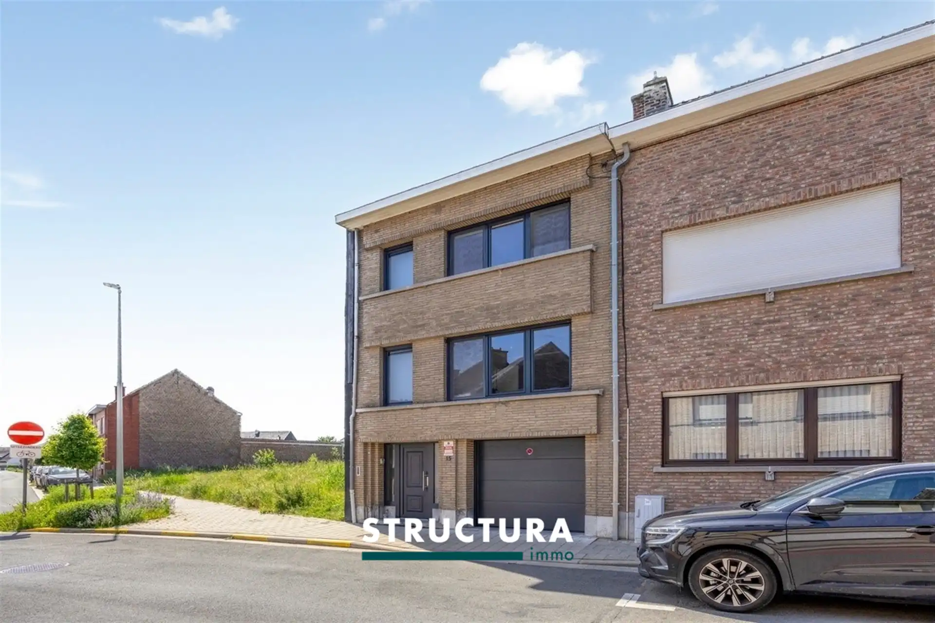 Ruime woning met garage en 3 slpk's foto {{pictureIndex}}