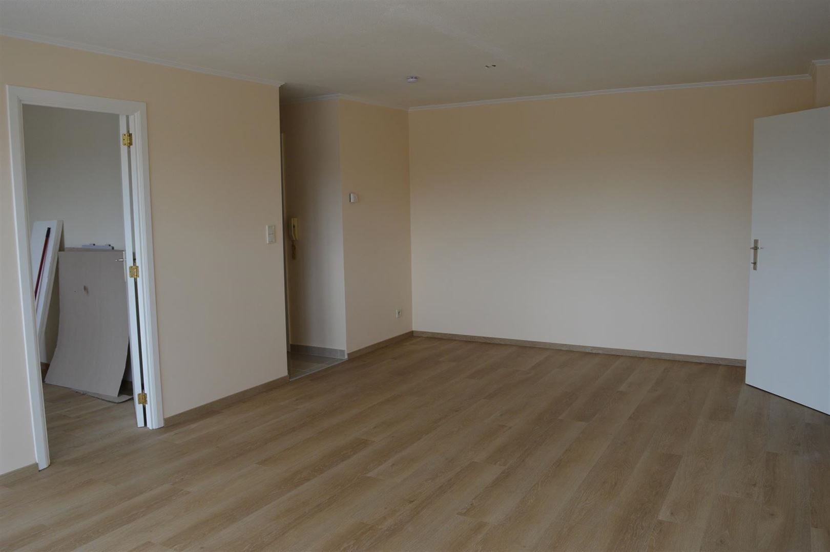 TE HUUR: Gunstig gelegen appartement met 2 slaapkamers te Munsterbilzen! foto 3