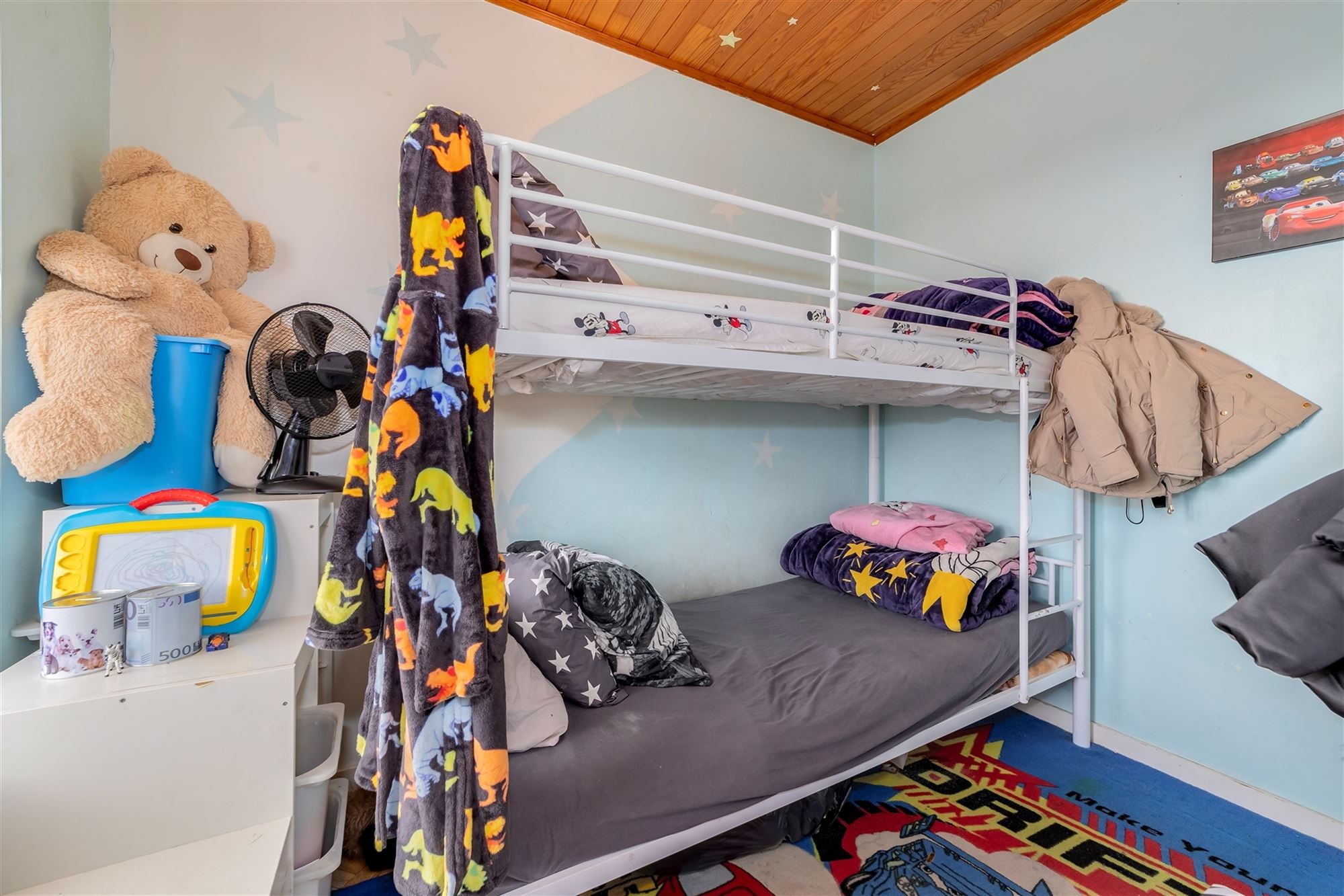 Leuk 2-slaapkamer appartement met garage foto 14