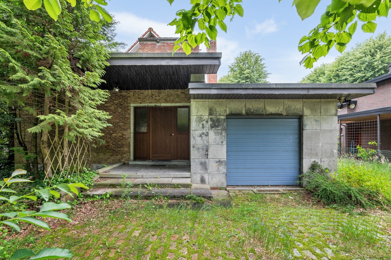 Vrijstaande woning en bijgebouw op prachtig domein 2.400 m² foto 3