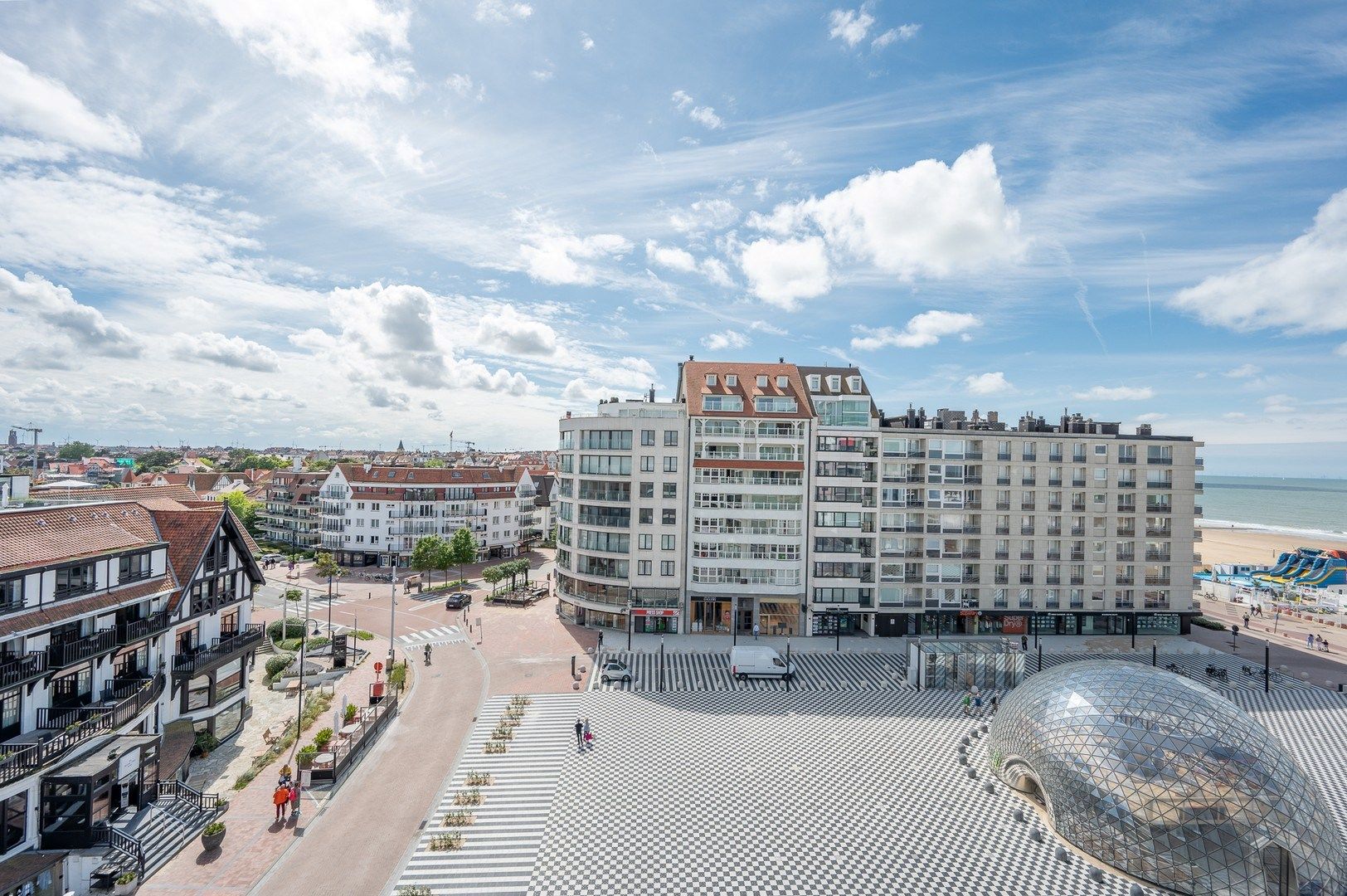 Ruim en luxueus afgewerkt appartement met prachtige zeezichten op de befaamde place "m-as tu vu" foto 1