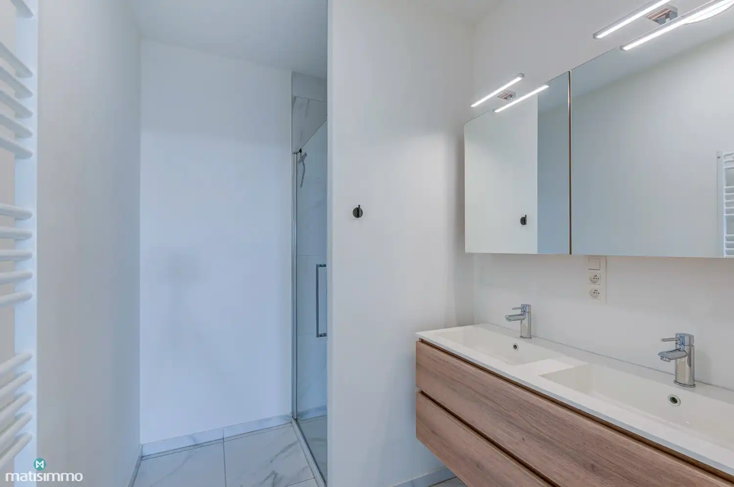 MODERN AFGEWERKT APPARTEMENT MET OVERDEKT TERRAS, KELDERBERGING EN RUIME AUTOSTAANPLAATS NABIJ HASSELT CENTRUM foto 14