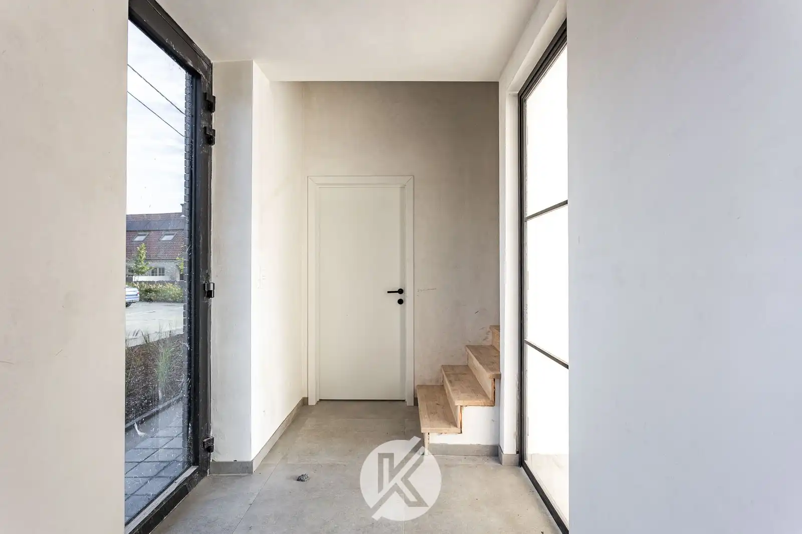 Centraal gelegen halfopen nieuwbouwwoning foto 2