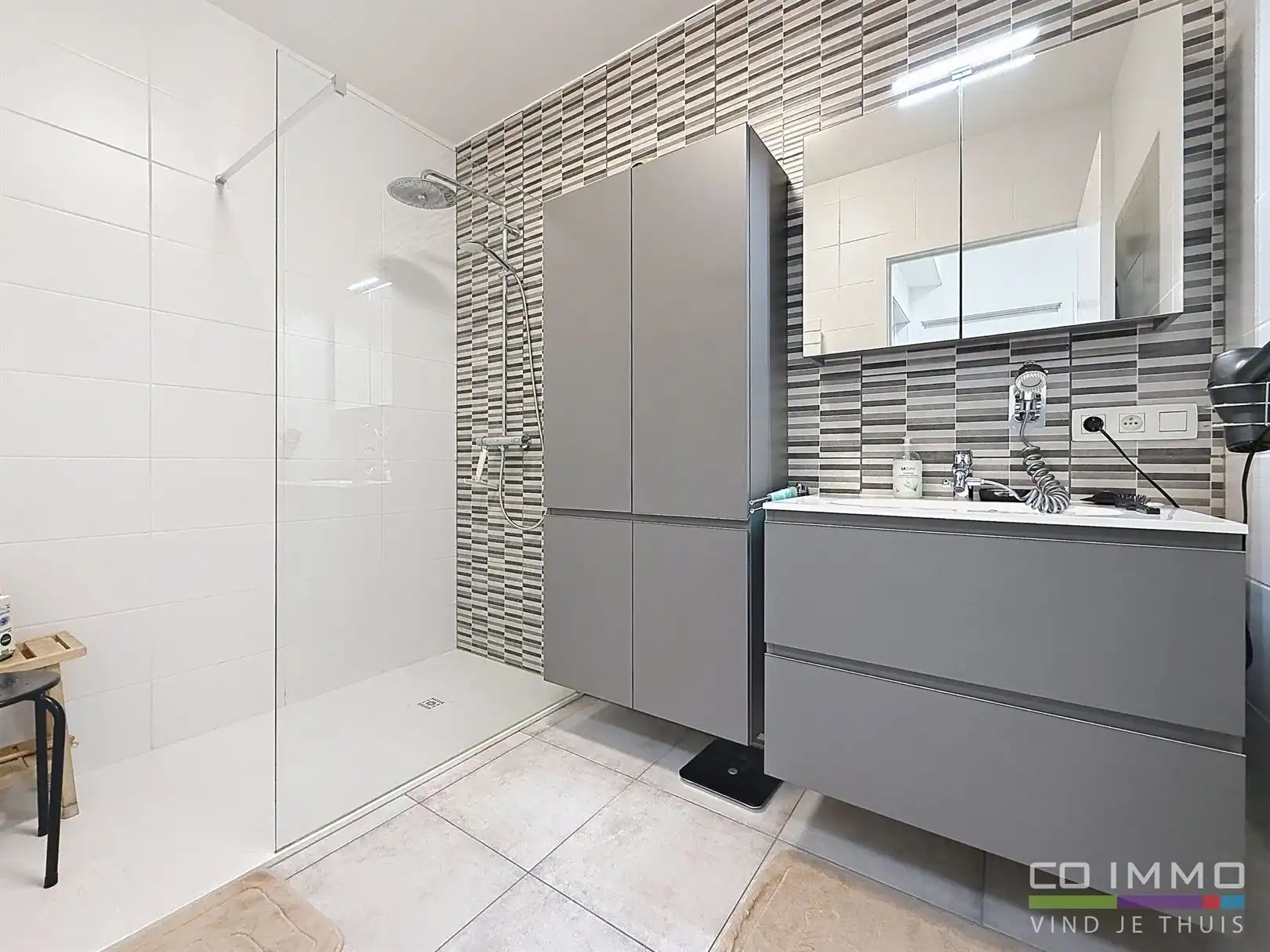 Instapklaar appartement, 1 slpk, autostaanpl. en kelder foto 19